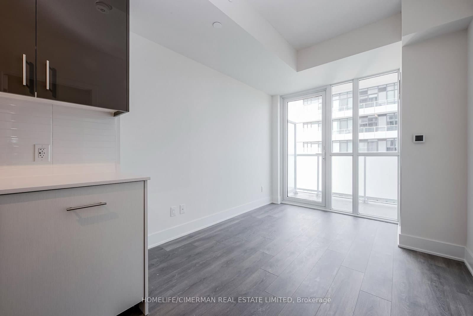 188 Fairview Mall Drive, Unit 1816 thumbnail 5