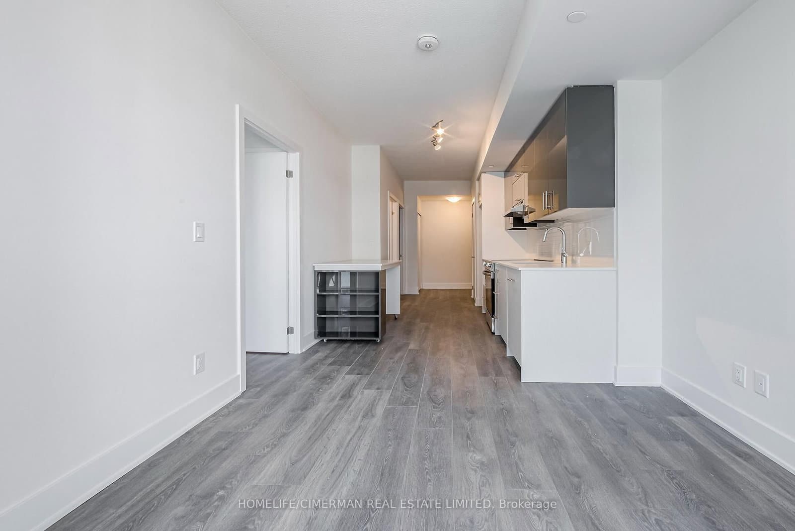 188 Fairview Mall Drive, Unit 1816 thumbnail 8