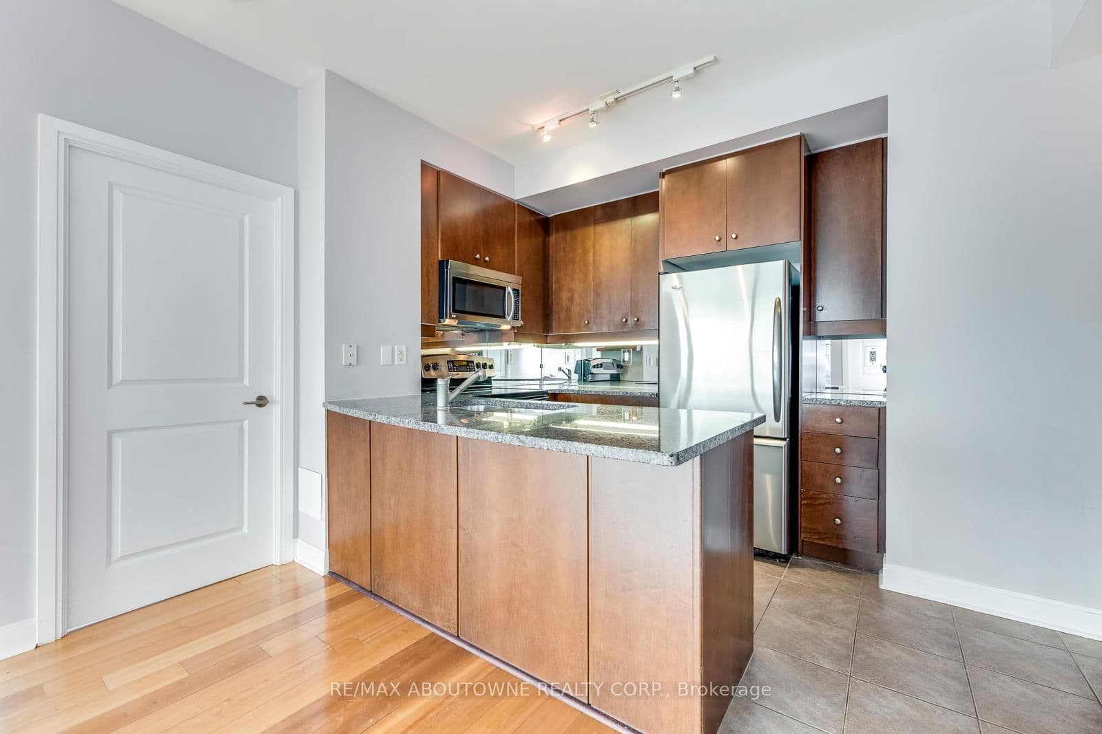 18 Yorkville Avenue, Unit 3204 thumbnail 12
