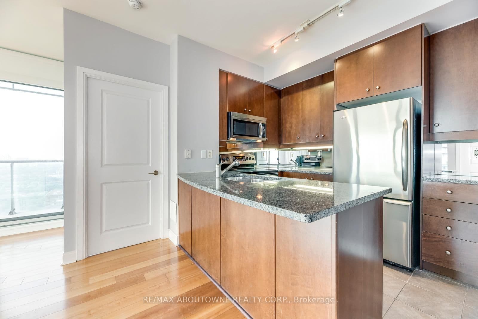 18 Yorkville Avenue, Unit 3204 thumbnail 13