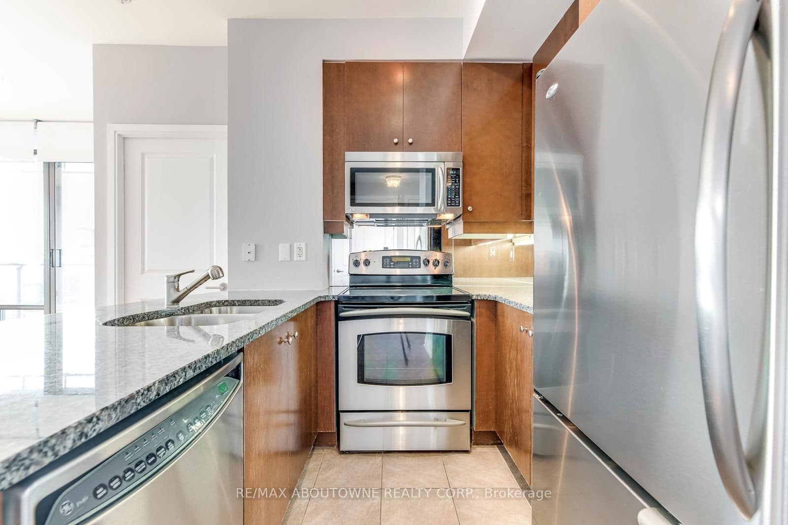 18 Yorkville Avenue, Unit 3204 thumbnail 15