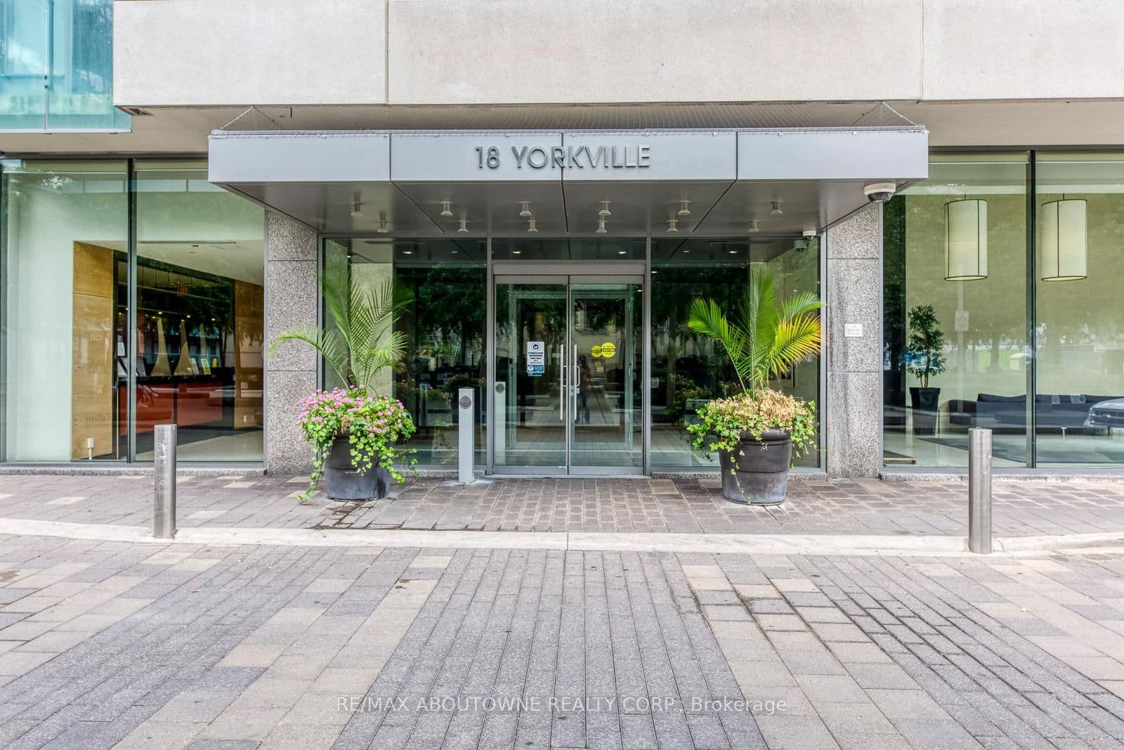 18 Yorkville Avenue, Unit 3204 thumbnail 2