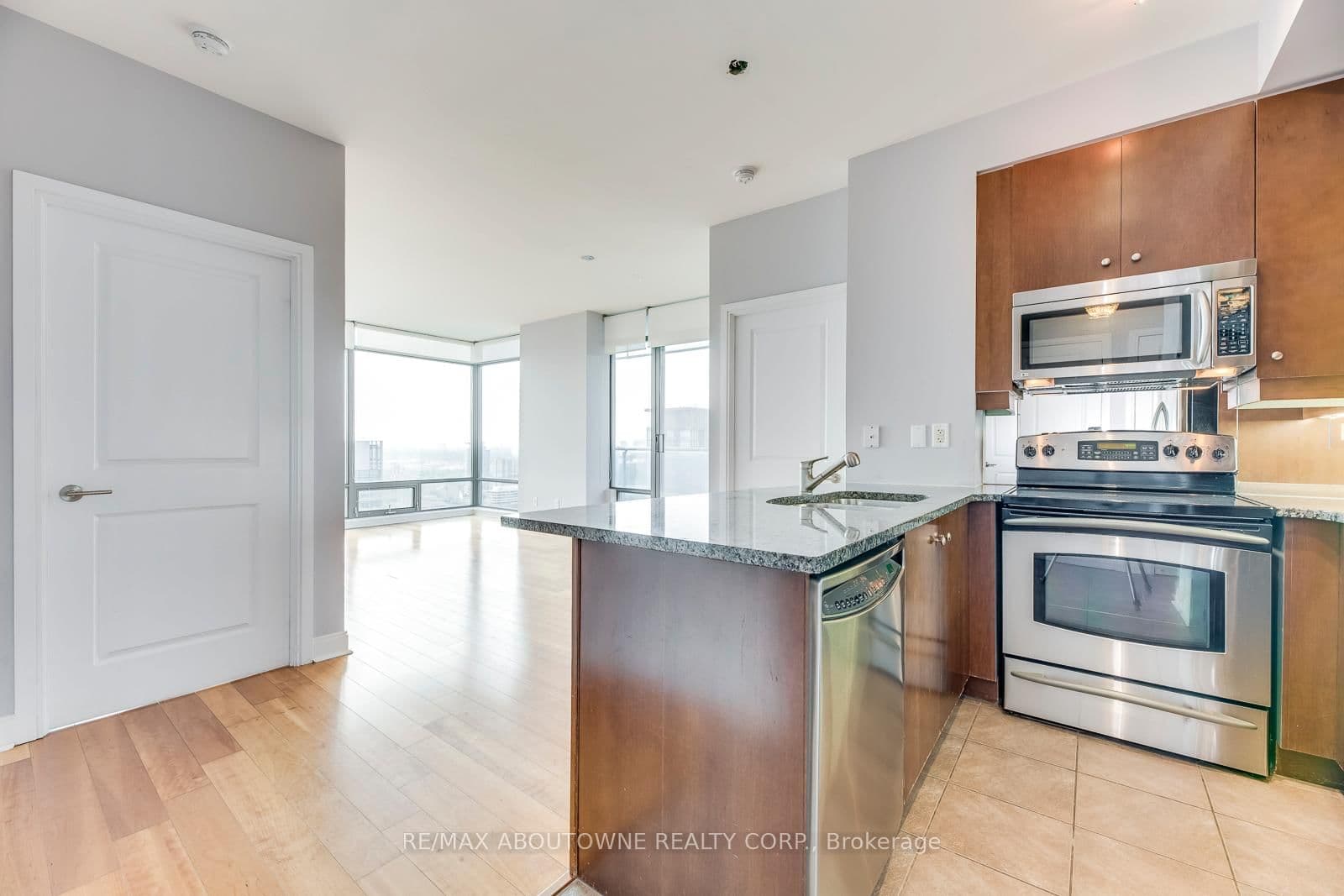 18 Yorkville Avenue, Unit 3204 thumbnail 4