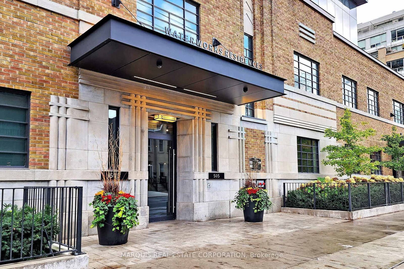 505 Richmond Street W, Unit Parking