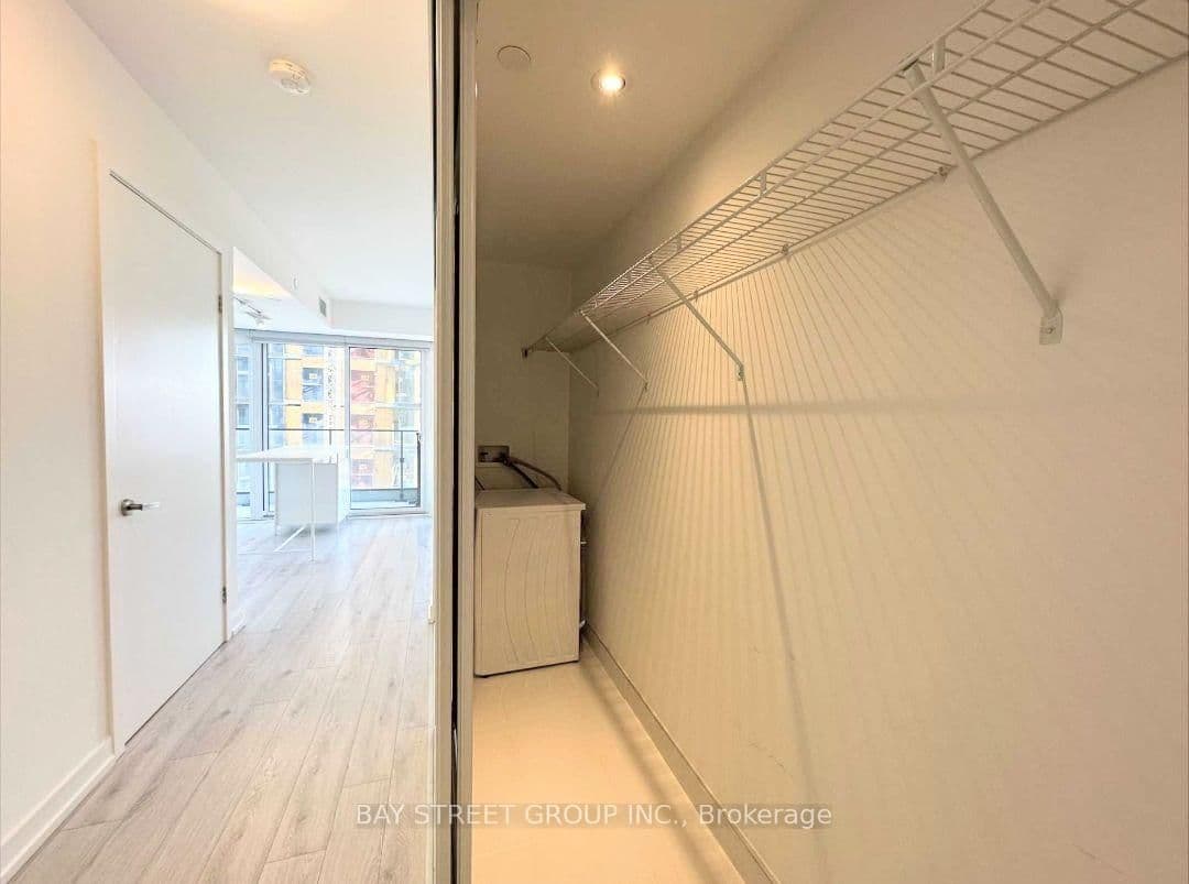77 Shuter Street, Unit 1707 thumbnail 17