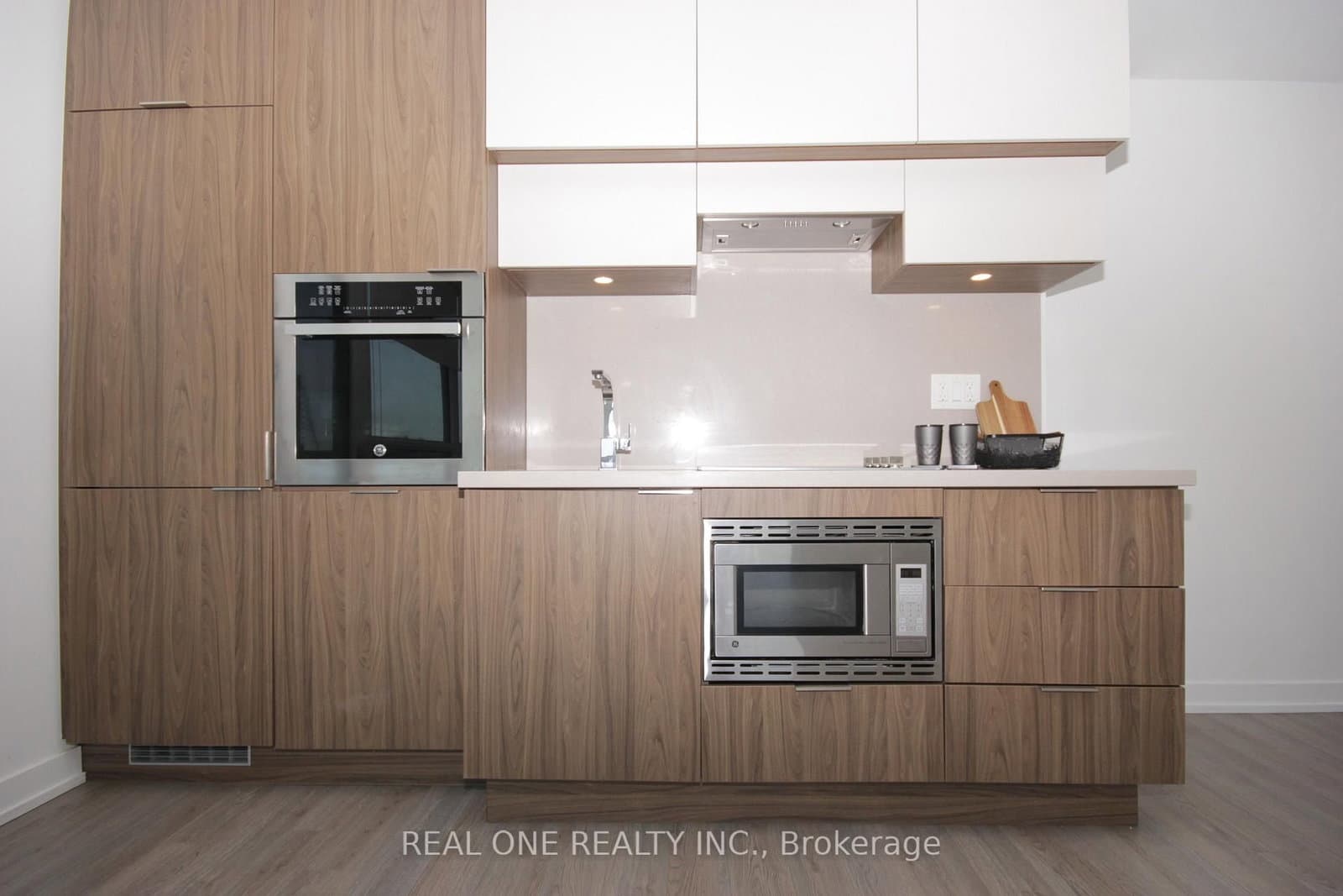 39 Roehampton Avenue, Unit 1709 thumbnail 7