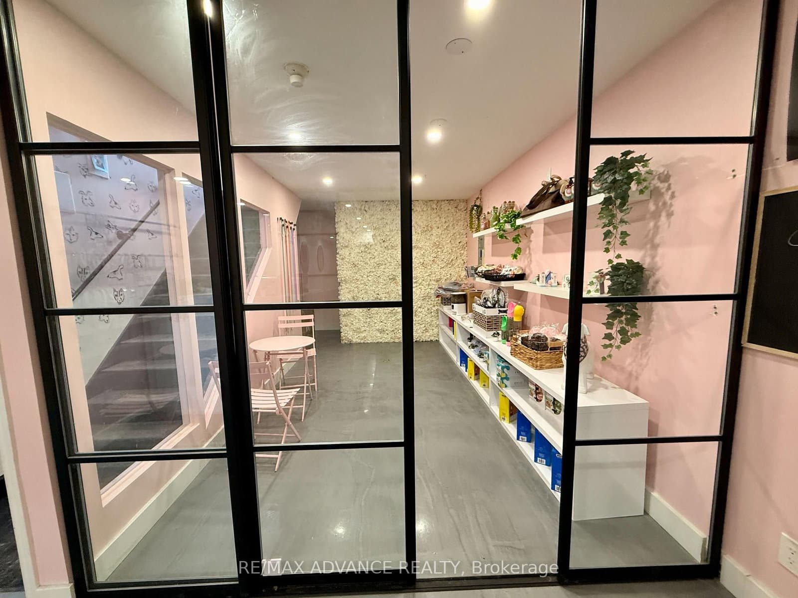 642 Queen Street W, Unit Bsmt thumbnail 4