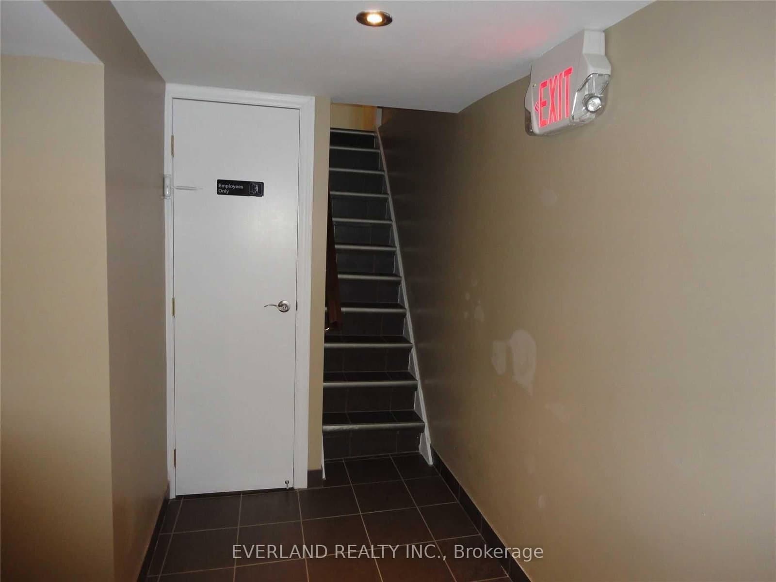217 Bathurst Street thumbnail 11