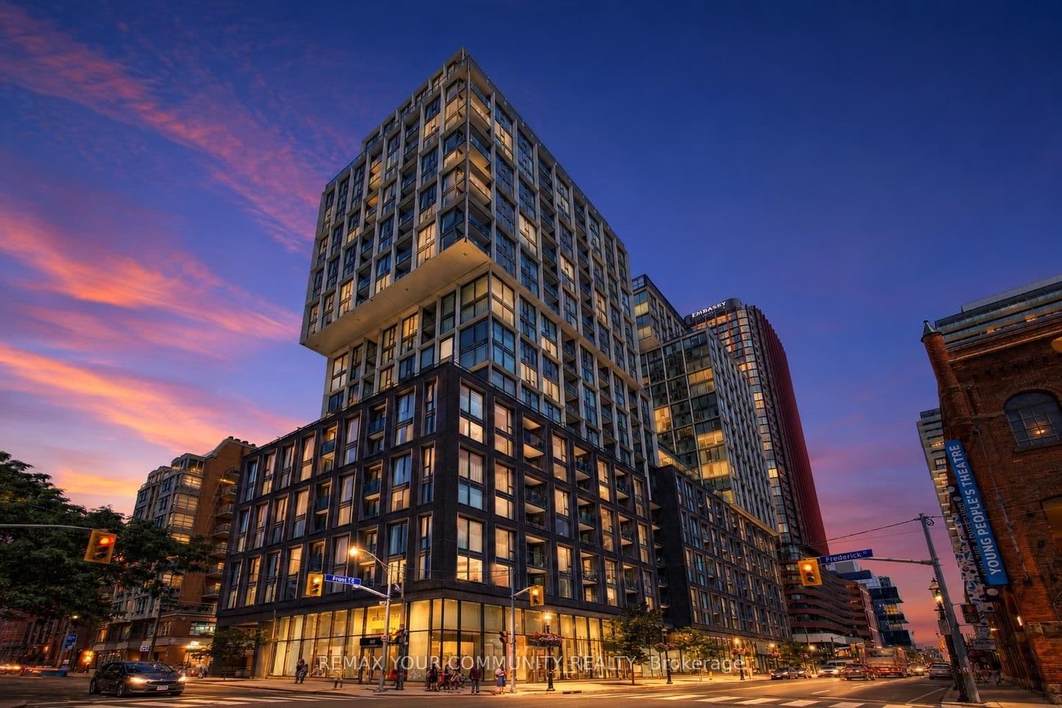 #618 - 158 Front Street E