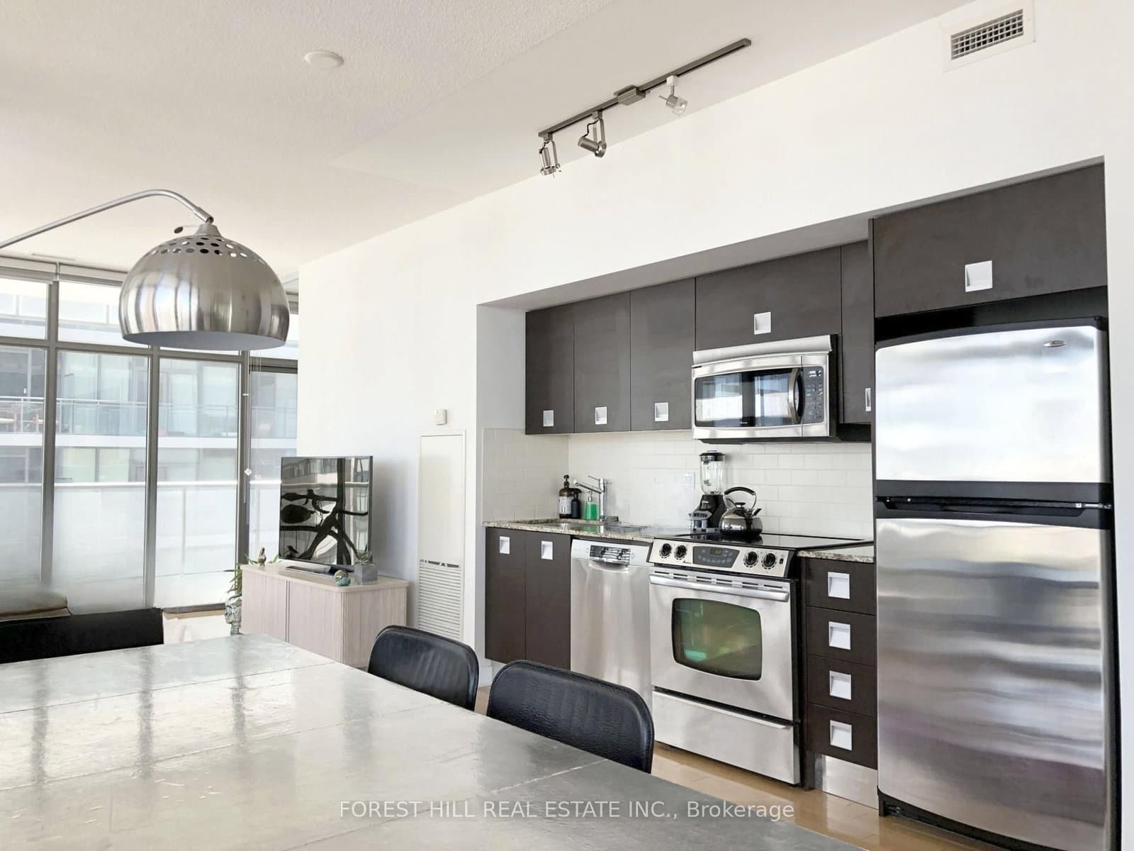 33 Charles Street E, Unit 2511 thumbnail 2