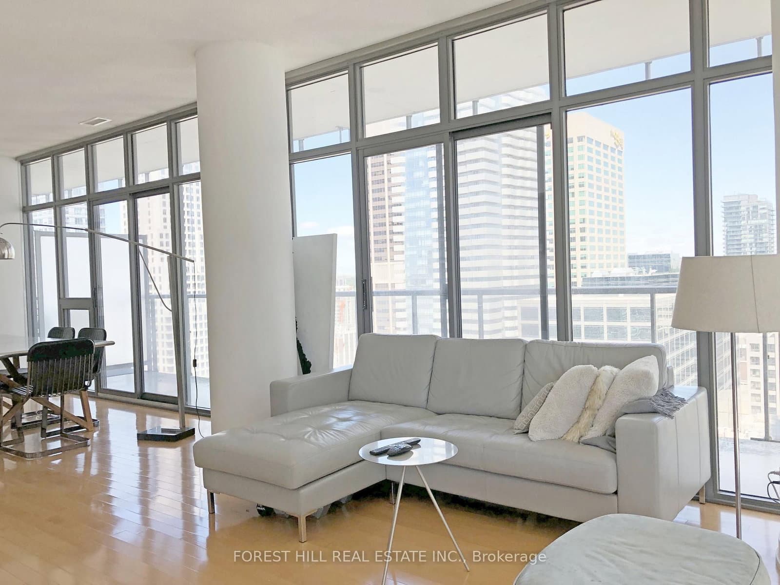 33 Charles Street E, Unit 2511 thumbnail 3