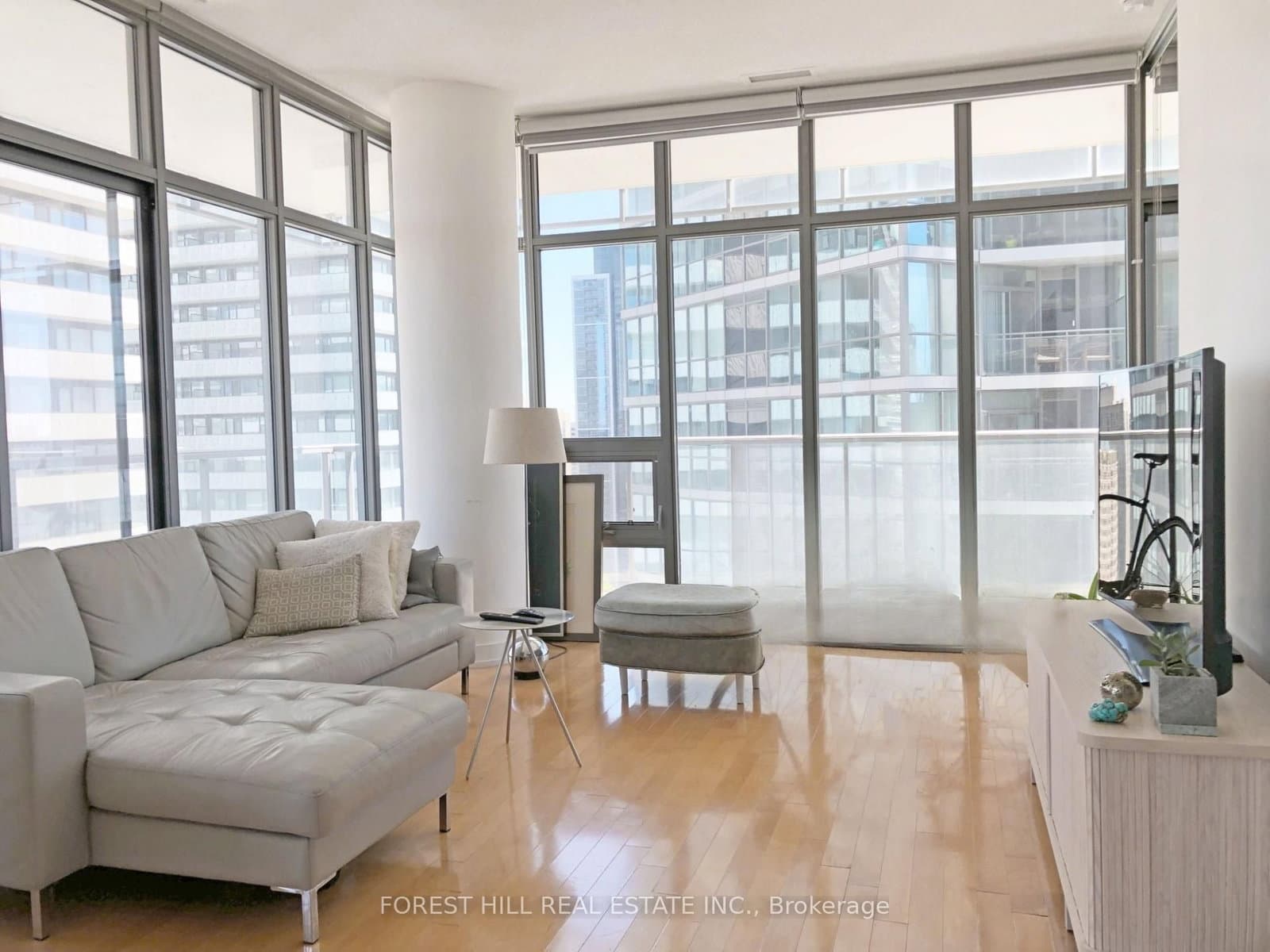 33 Charles Street E, Unit 2511 thumbnail 4