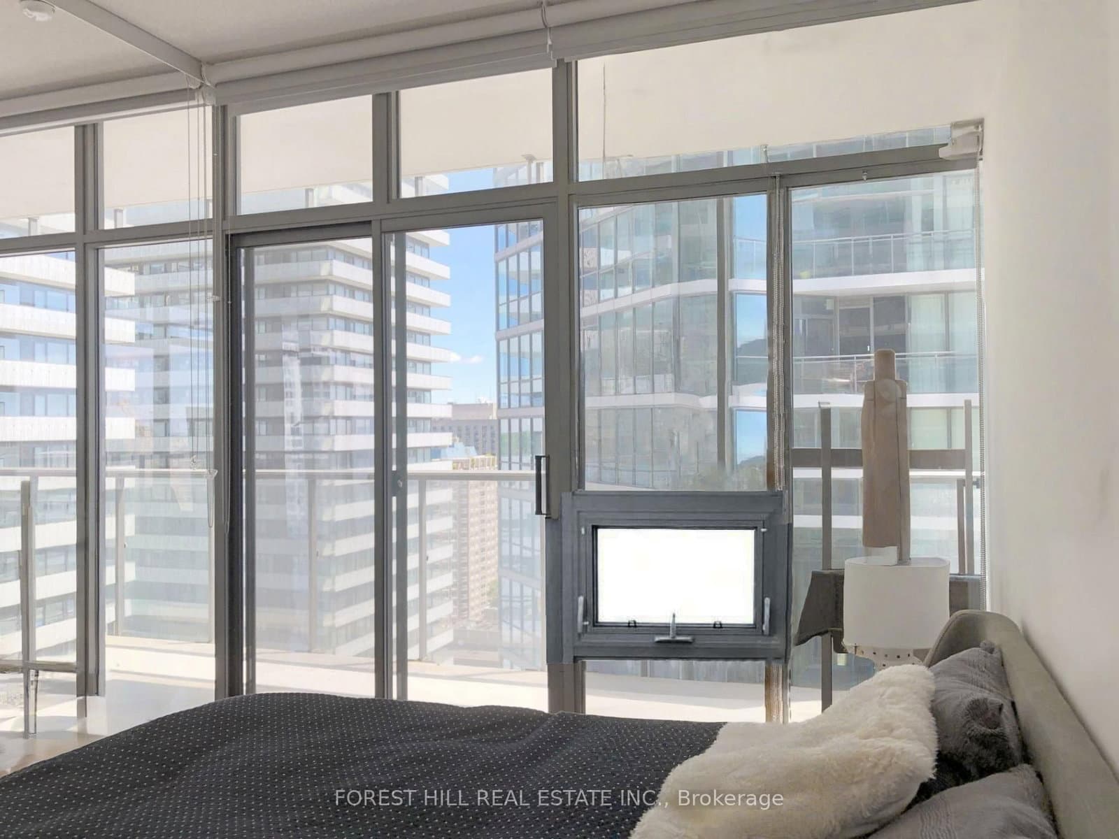 33 Charles Street E, Unit 2511 thumbnail 8
