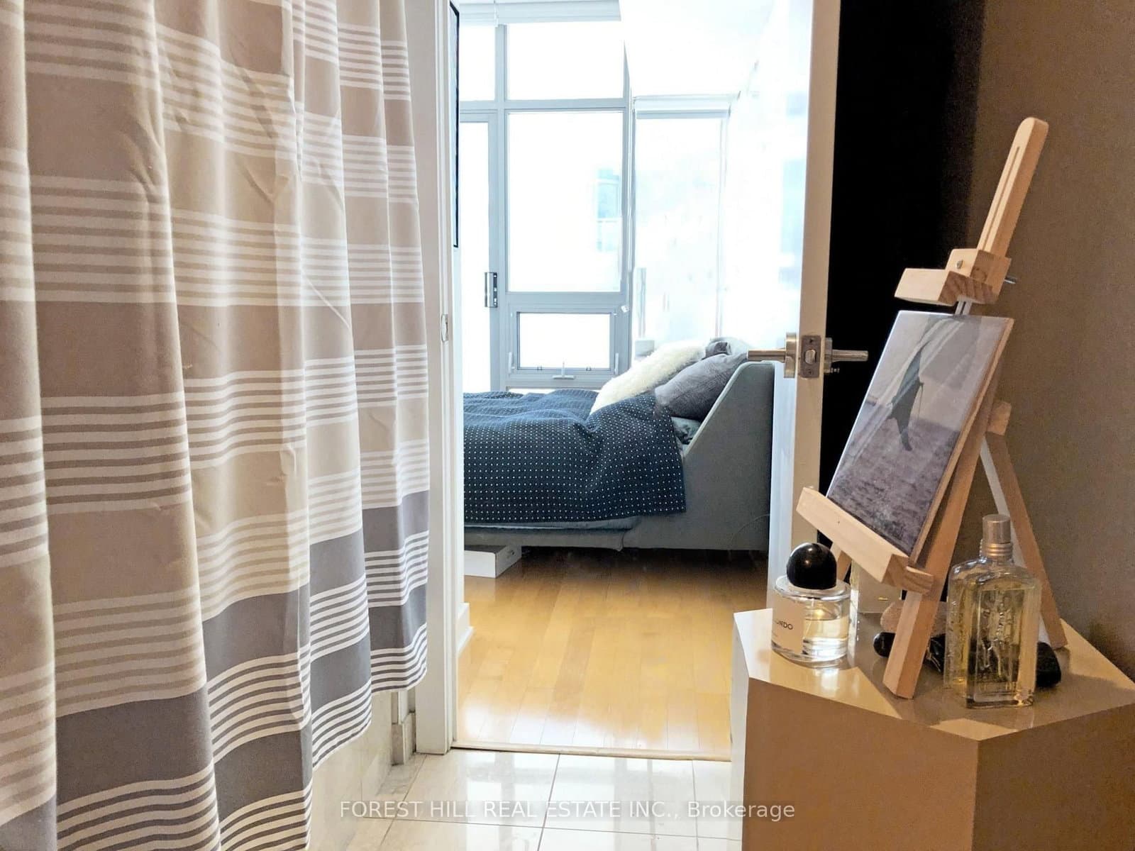 33 Charles Street E, Unit 2511 thumbnail 9