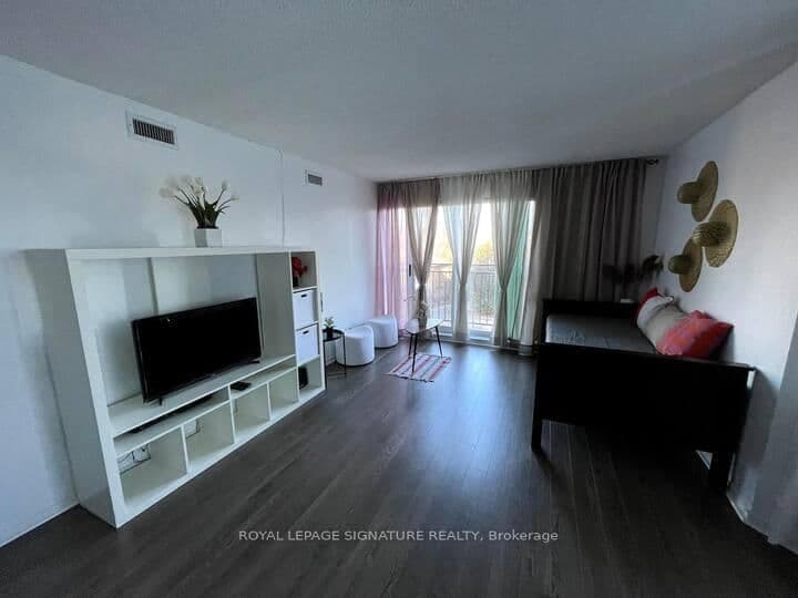 38 Hollywood Avenue, Unit 317 thumbnail 4