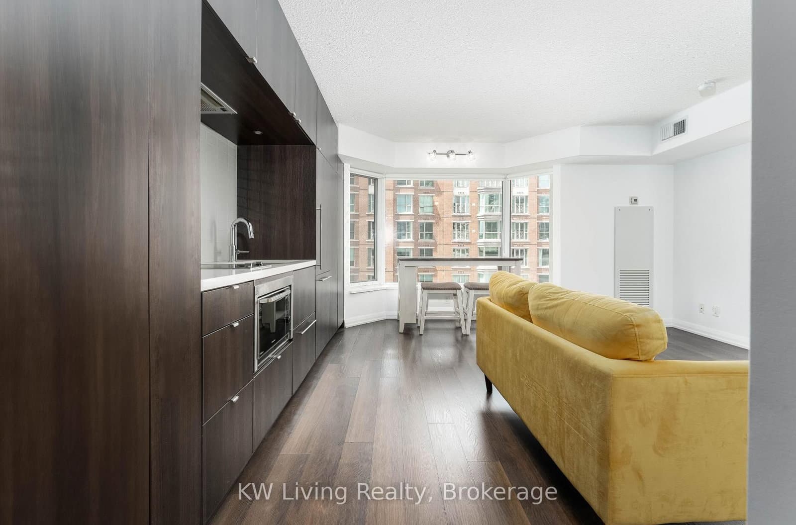 155 Yorkville Avenue, Unit 517 thumbnail 3
