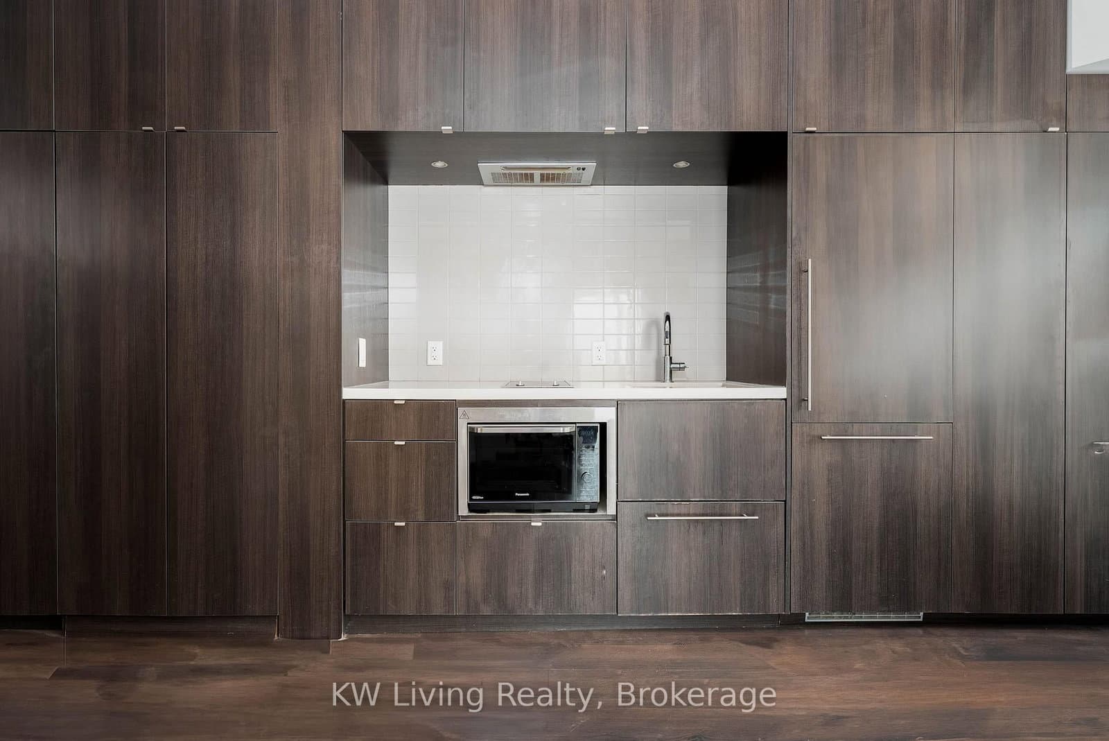 155 Yorkville Avenue, Unit 517 thumbnail 4