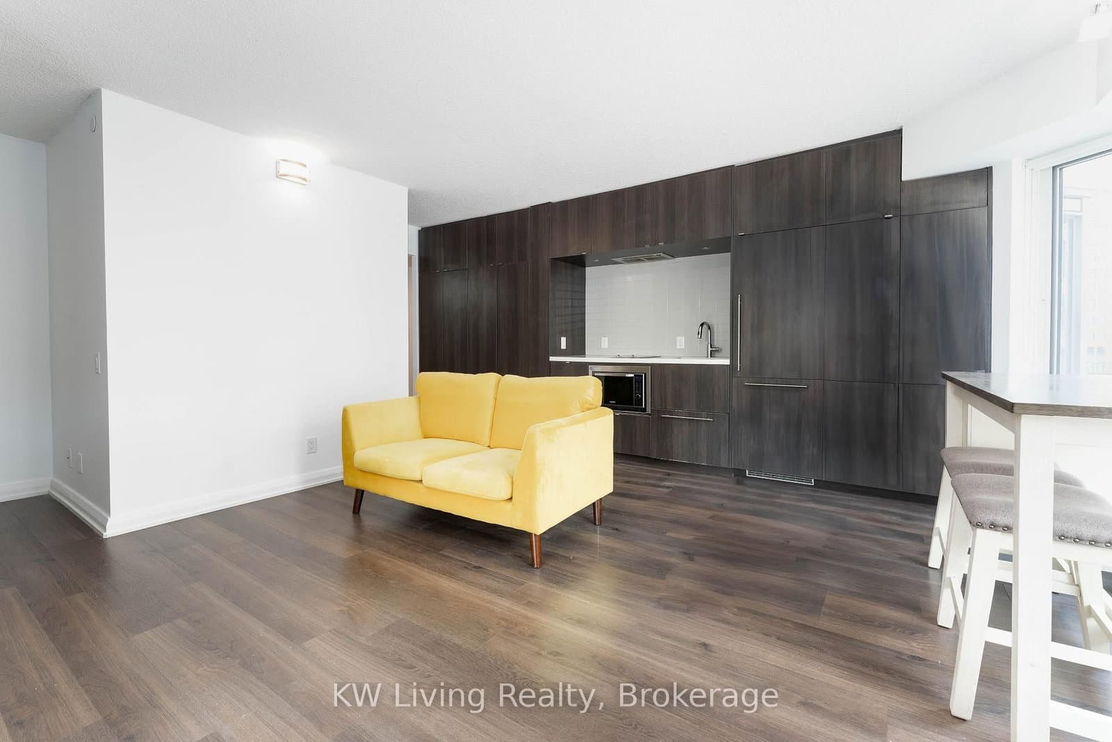 155 Yorkville Avenue, Unit 517 thumbnail 5
