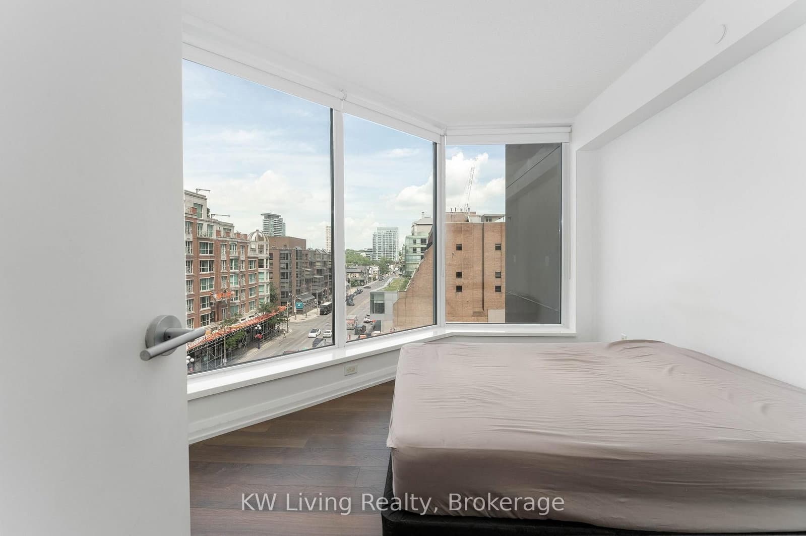 155 Yorkville Avenue, Unit 517 thumbnail 7