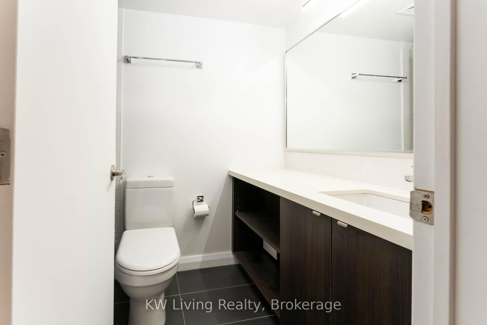 155 Yorkville Avenue, Unit 517 thumbnail 8