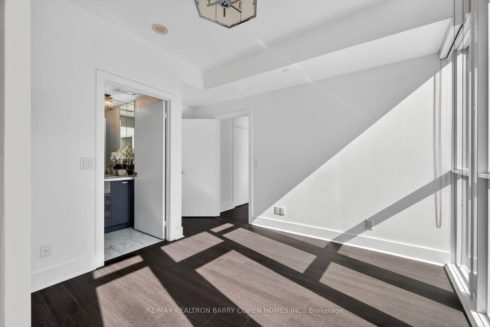 32 Davenport Road, Unit 303 thumbnail 12