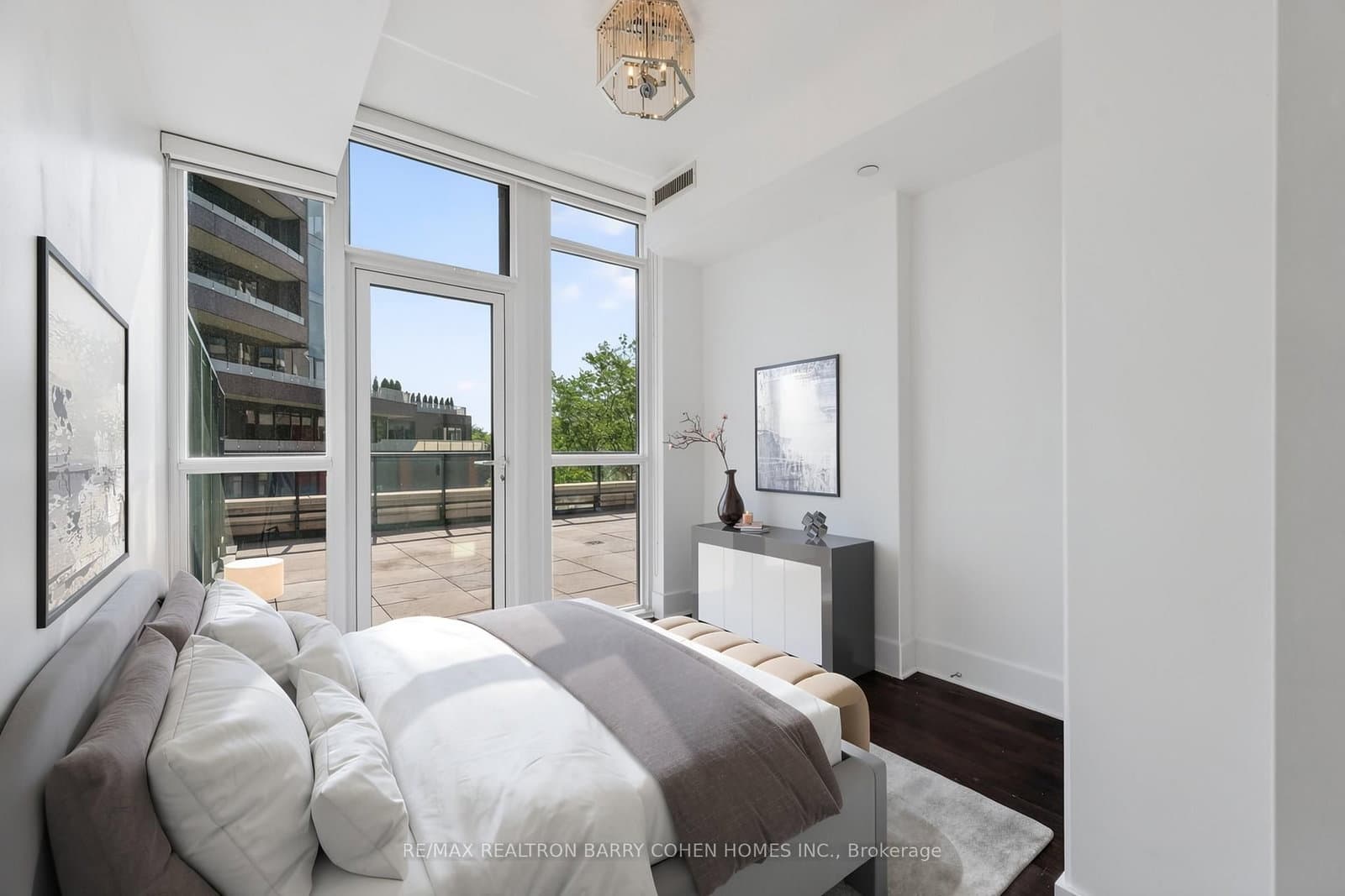 32 Davenport Road, Unit 303 thumbnail 13