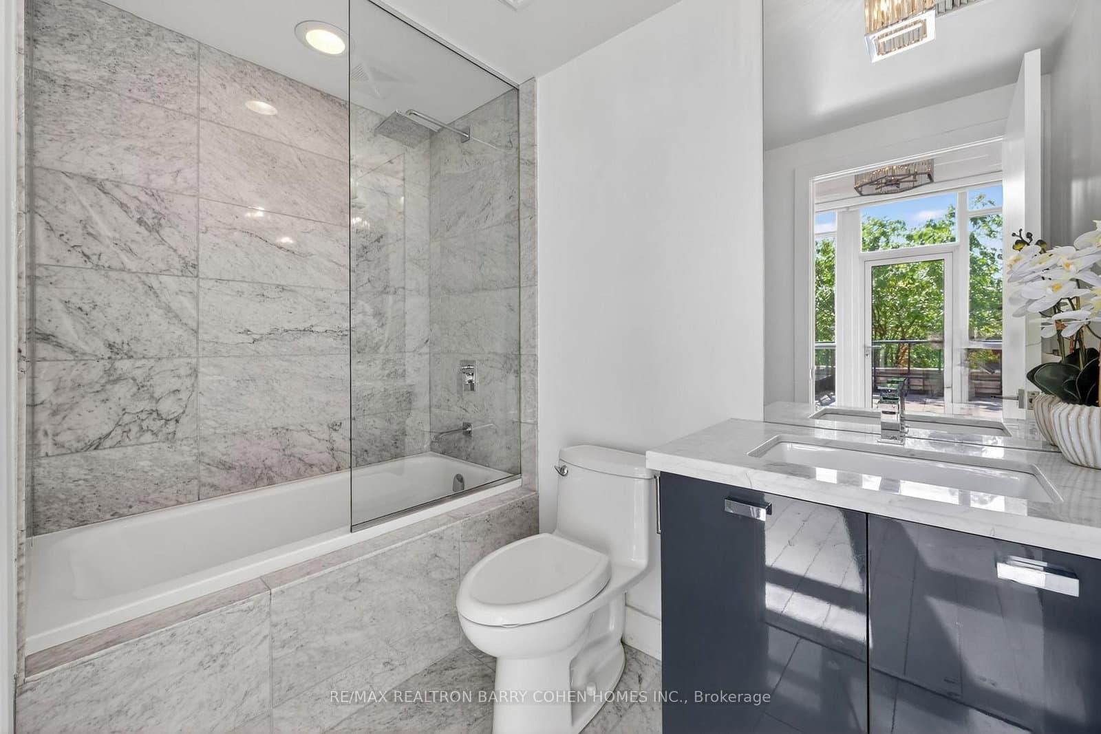 32 Davenport Road, Unit 303 thumbnail 15