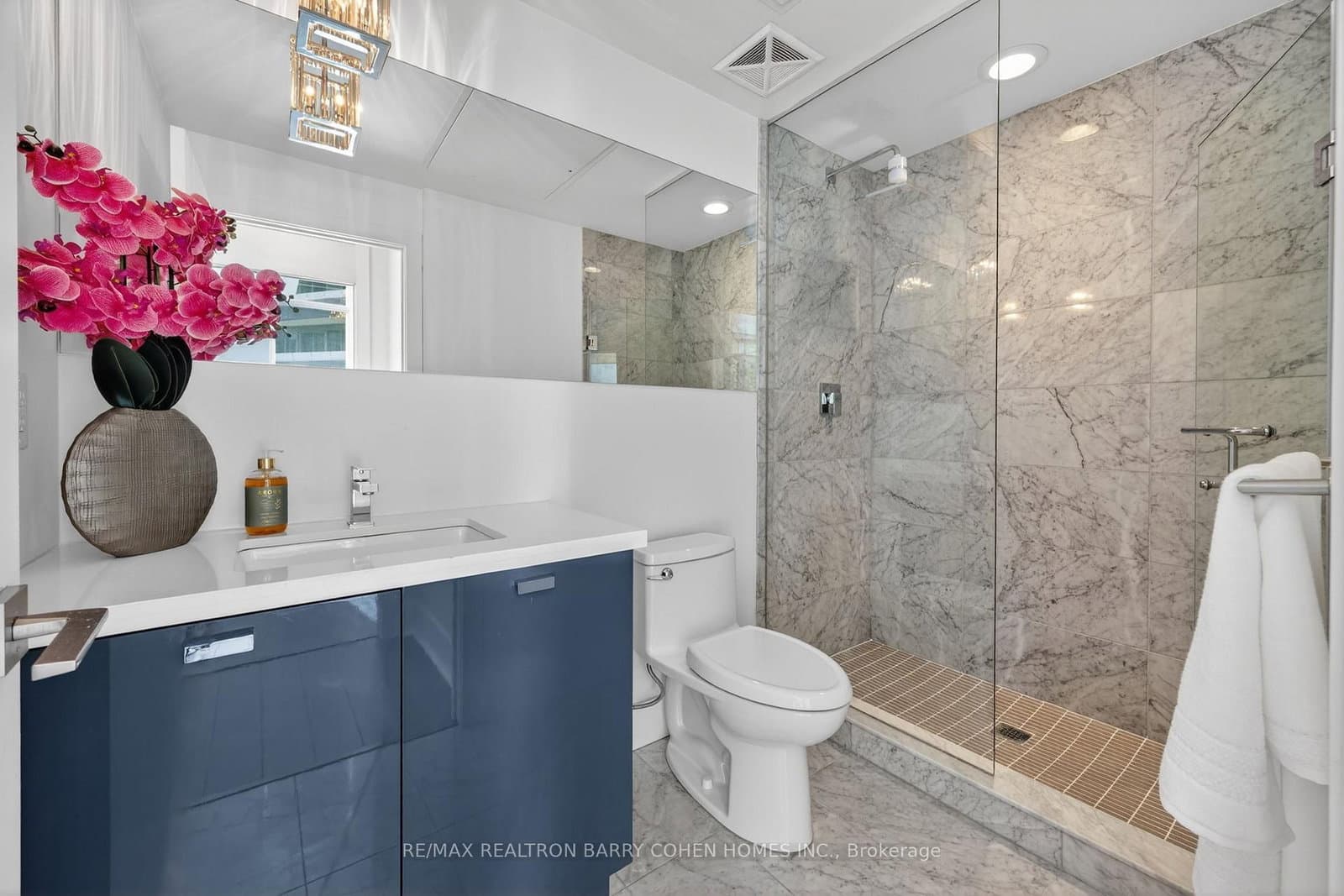 32 Davenport Road, Unit 303 thumbnail 19
