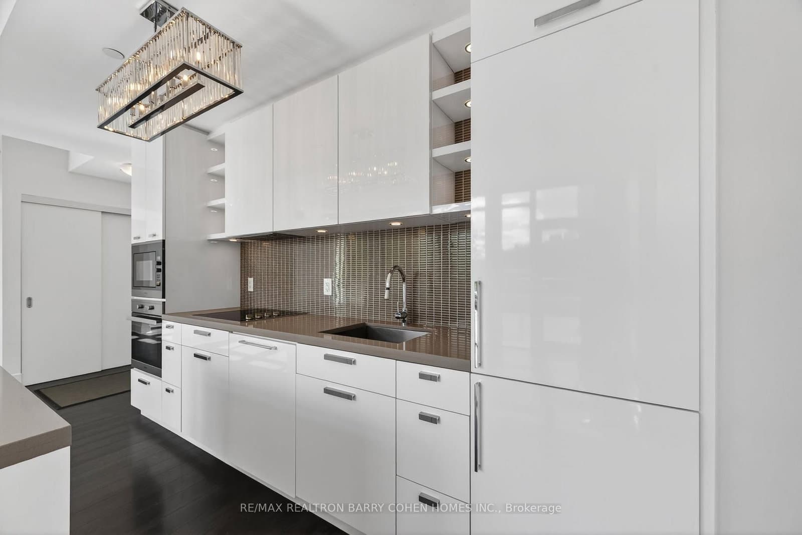 32 Davenport Road, Unit 303 thumbnail 8