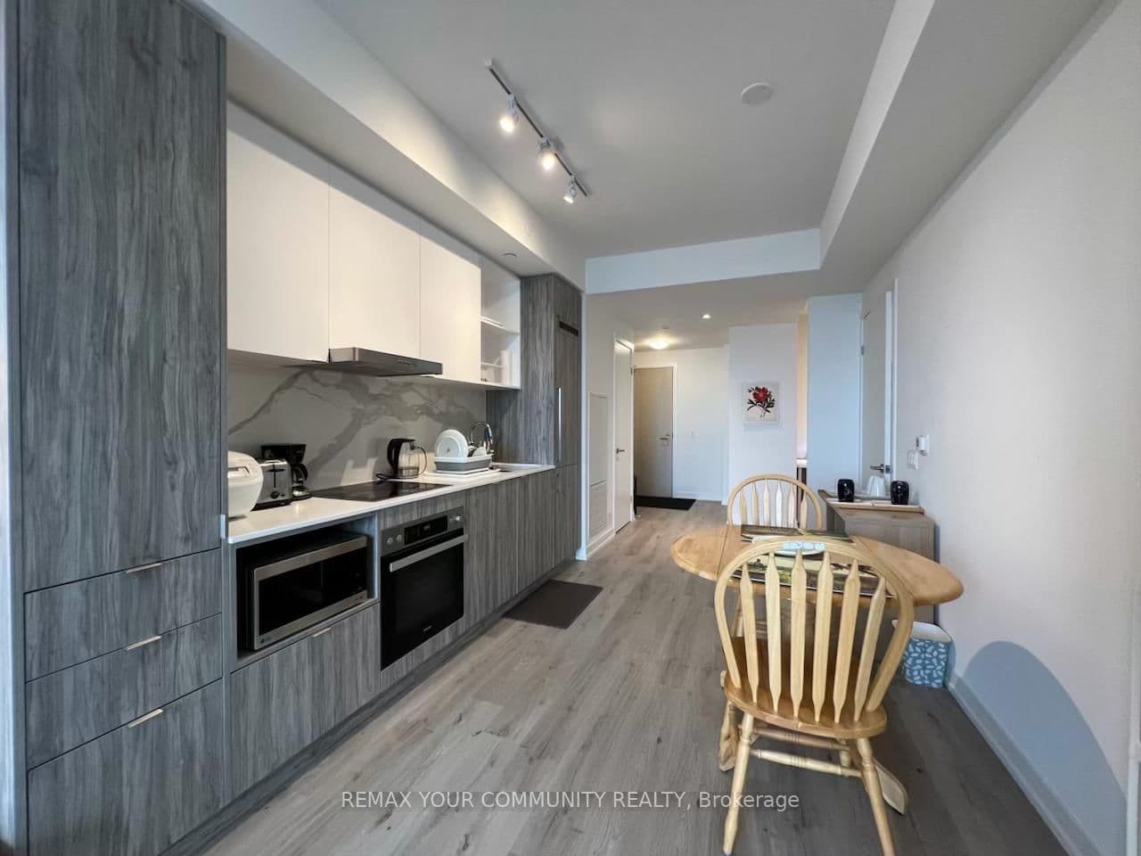 138 Downes Street, Unit 7302 thumbnail 9