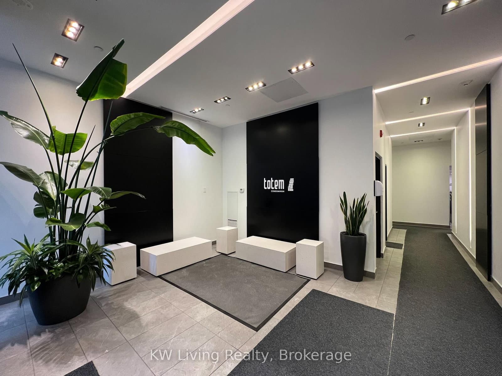 17 Dundonald Street, Unit 1007 thumbnail 3
