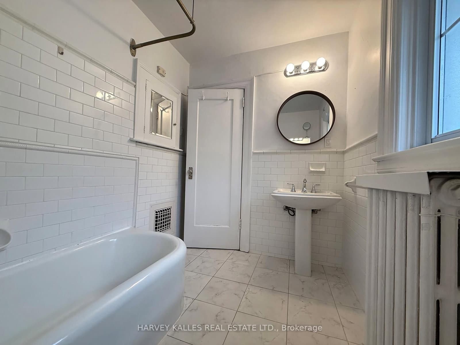 42 Glencairn Avenue, Unit B thumbnail 18