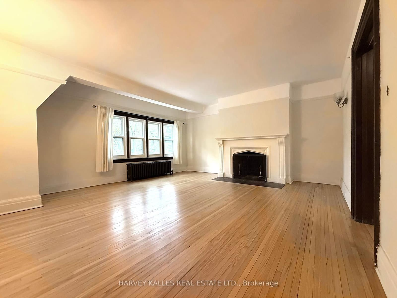 42 Glencairn Avenue, Unit B thumbnail 4