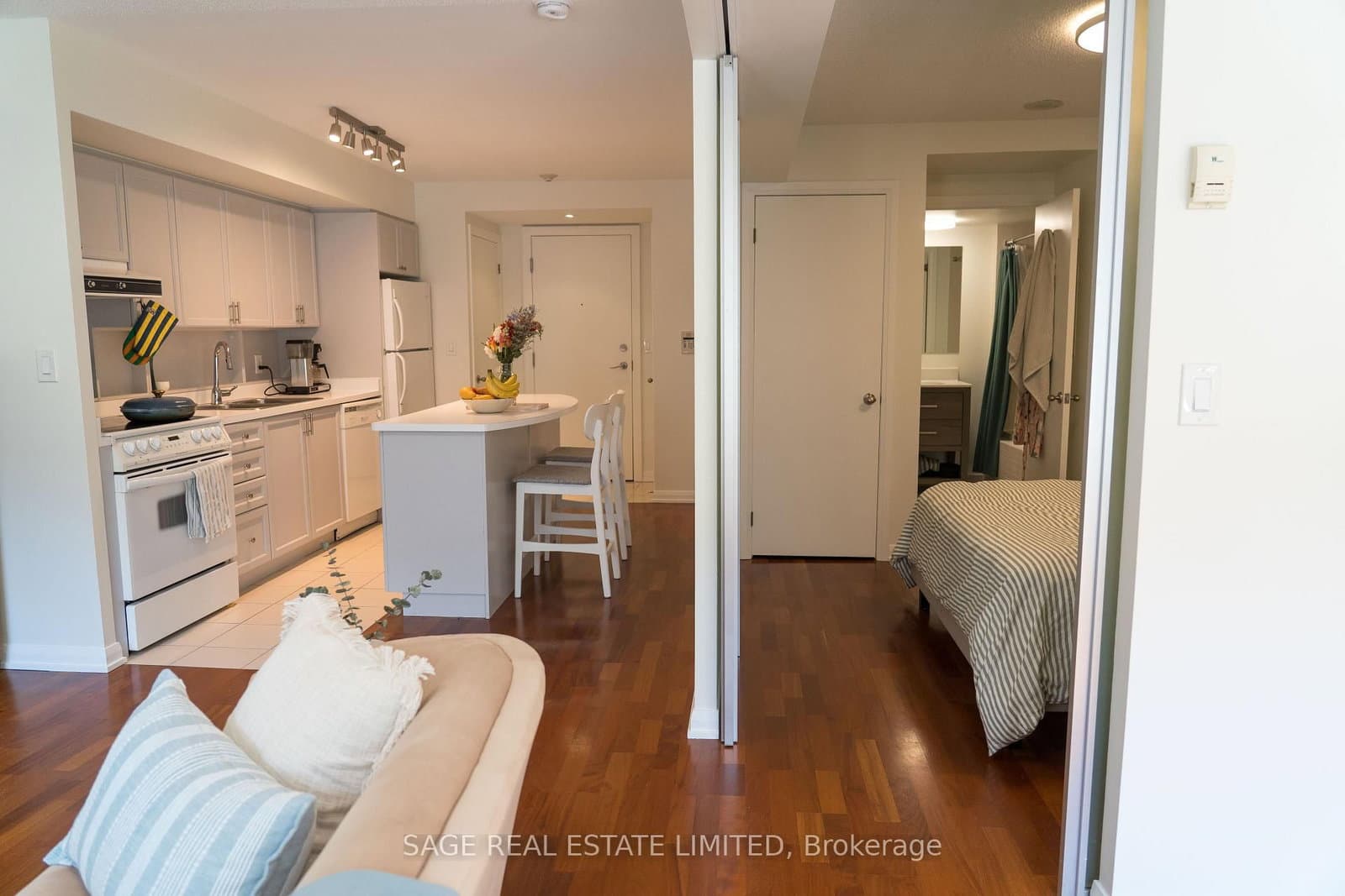 18 Beverley Street, Unit 209 thumbnail 17
