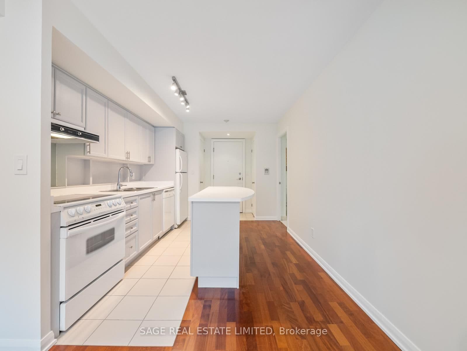 18 Beverley Street, Unit 209 thumbnail 2