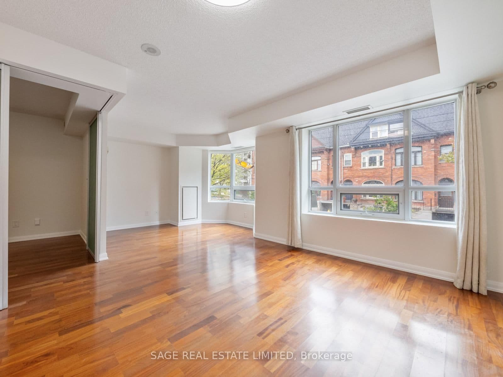 18 Beverley Street, Unit 209 thumbnail 21