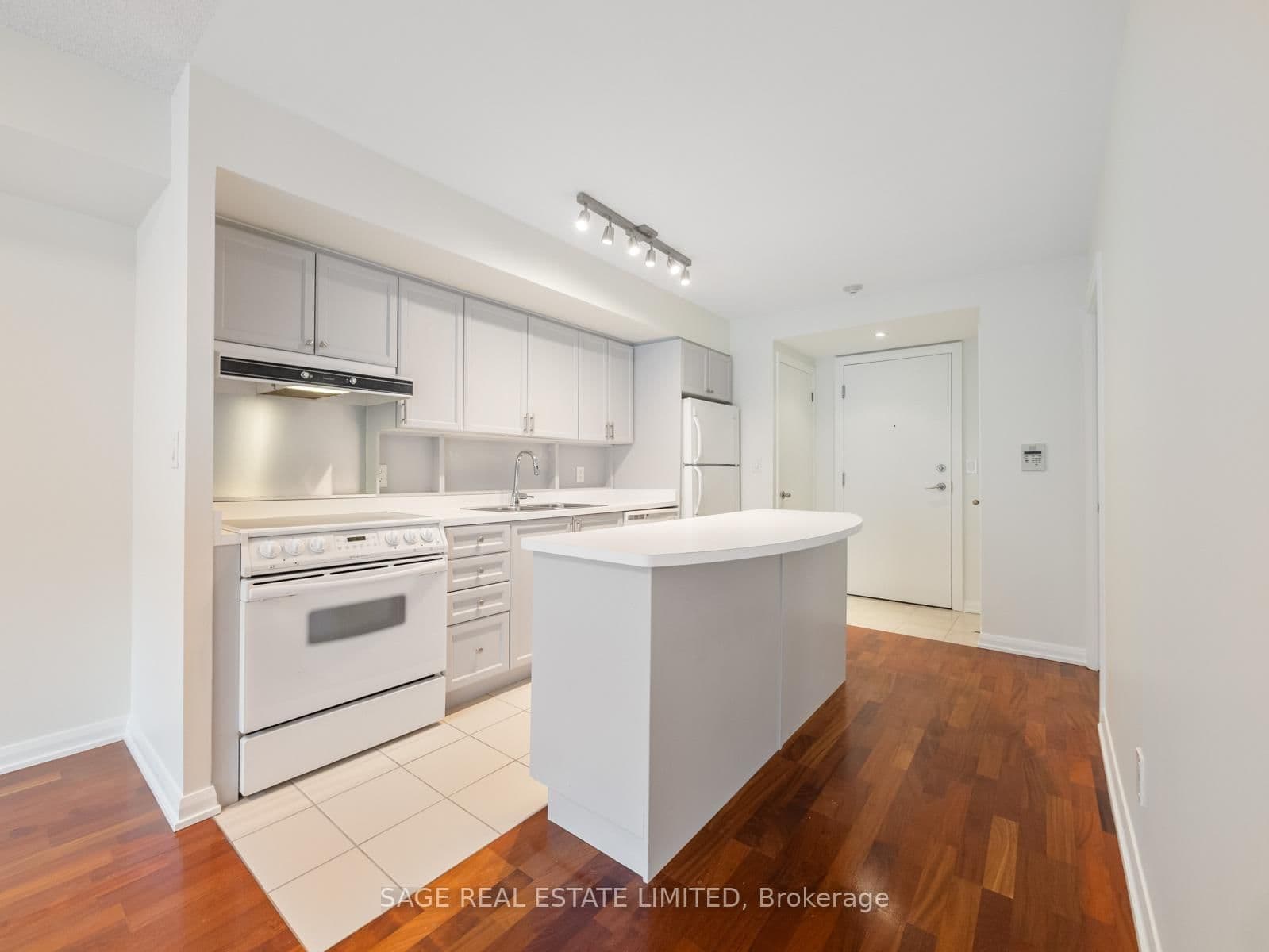 18 Beverley Street, Unit 209 thumbnail 4