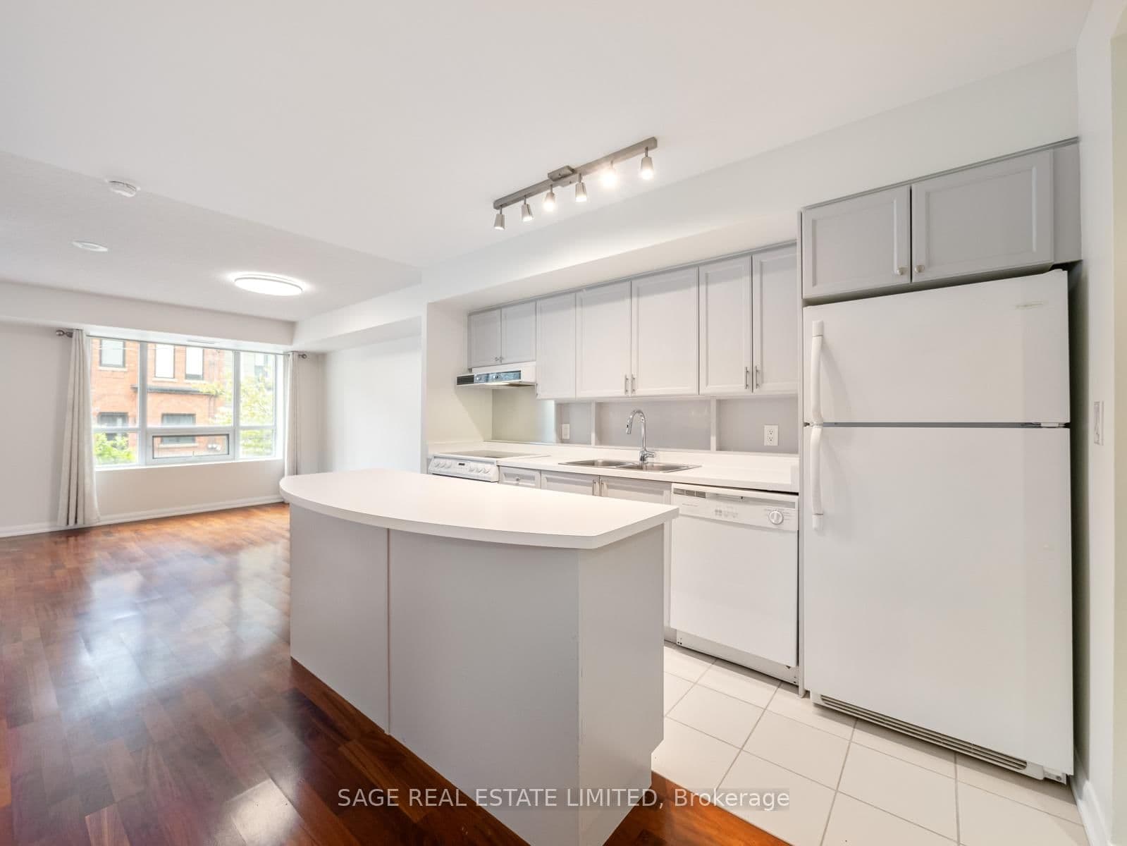 18 Beverley Street, Unit 209 thumbnail 6