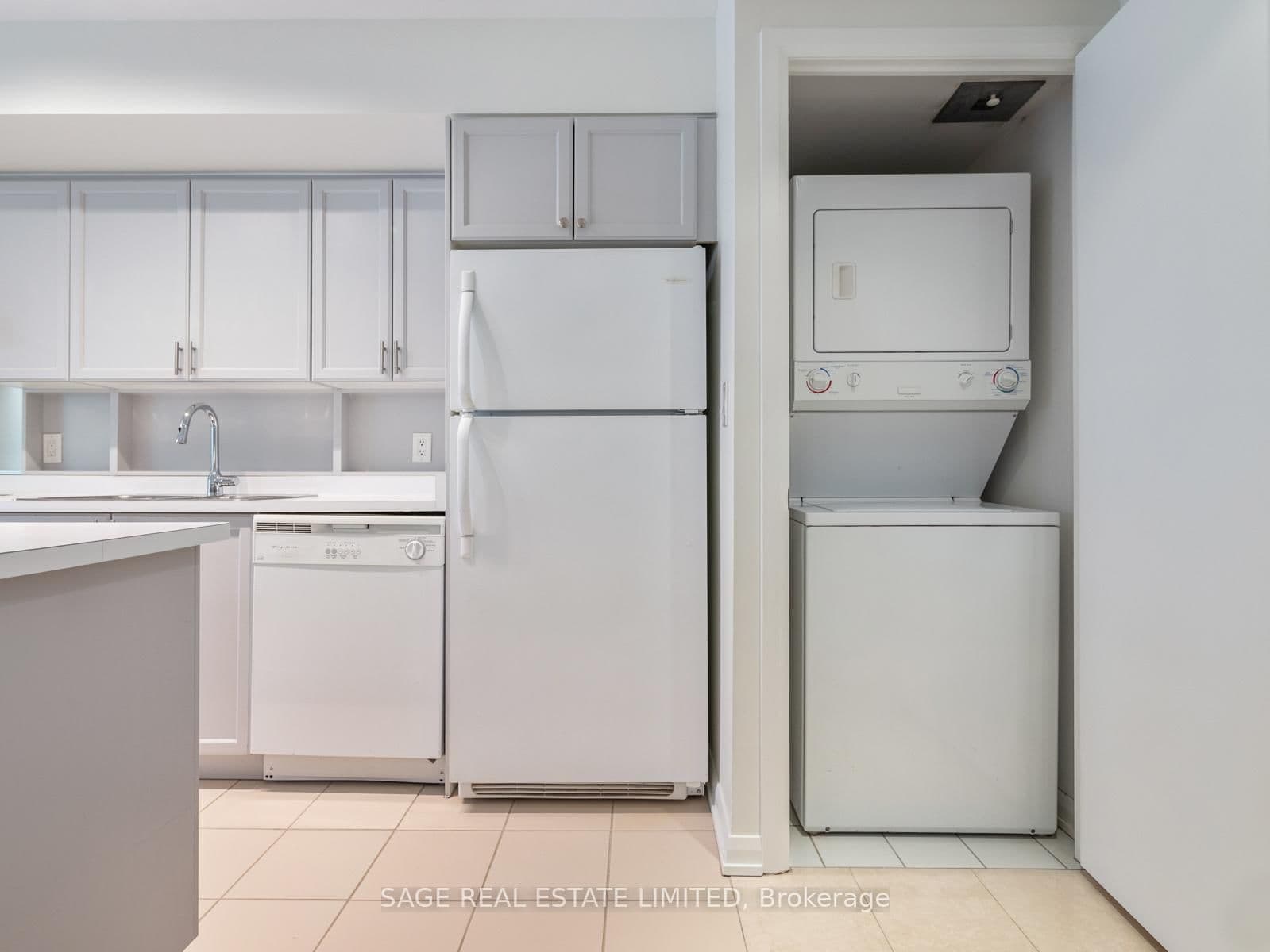 18 Beverley Street, Unit 209 thumbnail 8