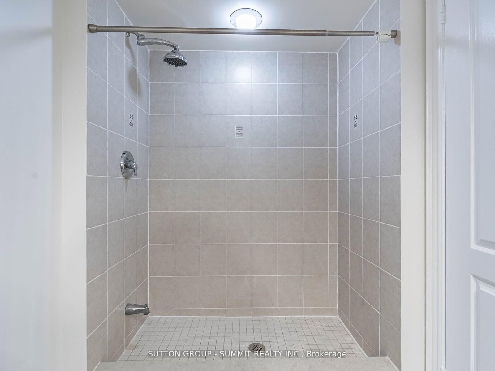 212 Eglinton Avenue E, Unit 1704 thumbnail 13