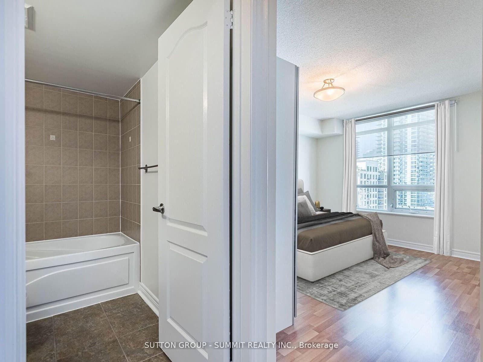 212 Eglinton Avenue E, Unit 1704 thumbnail 9