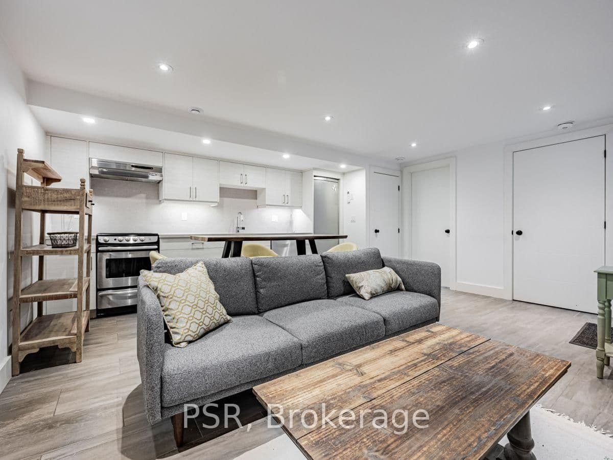 71 Crawford Street, Unit #Basement thumbnail 4