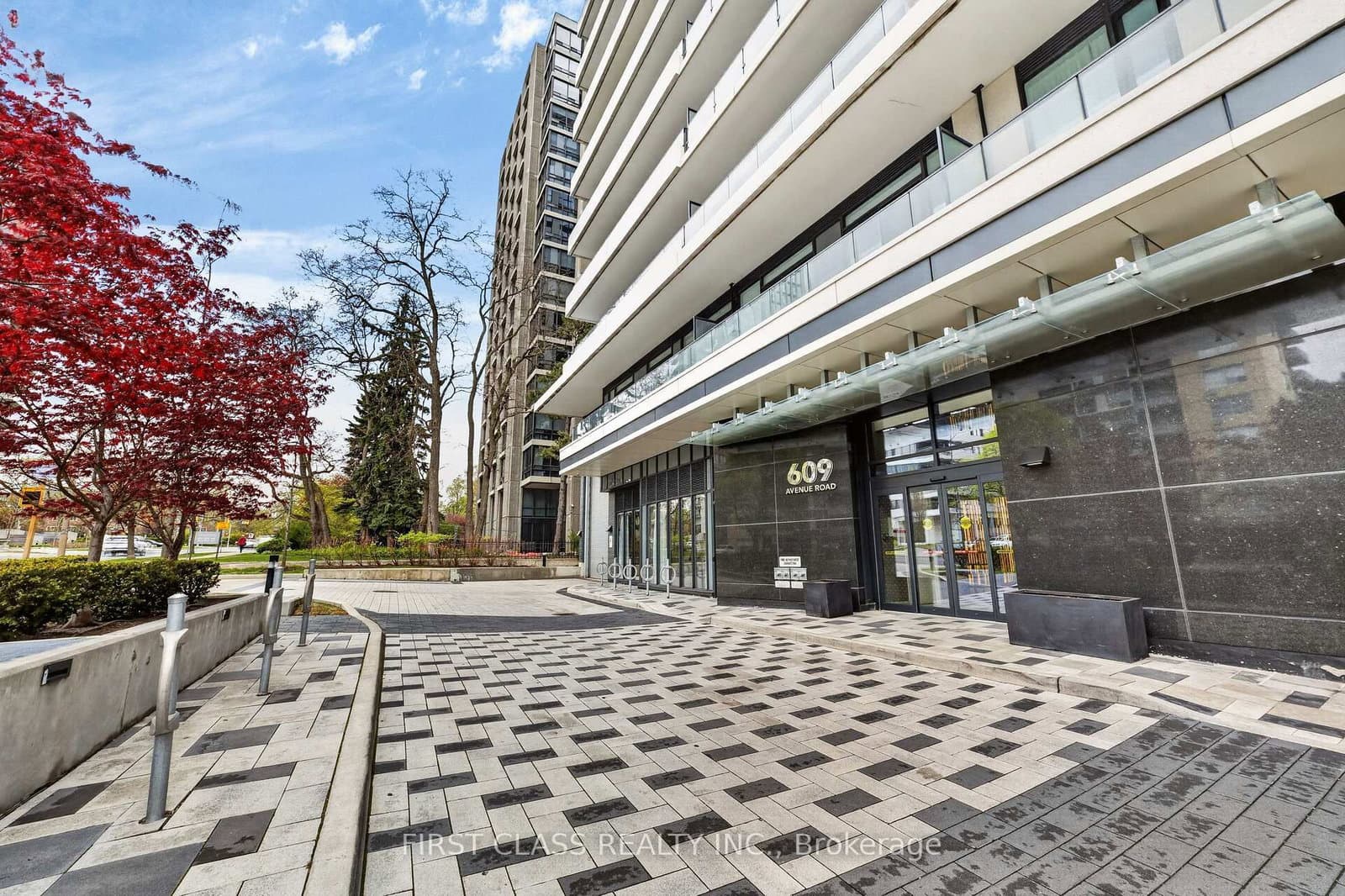 609 Avenue Road, Unit 707