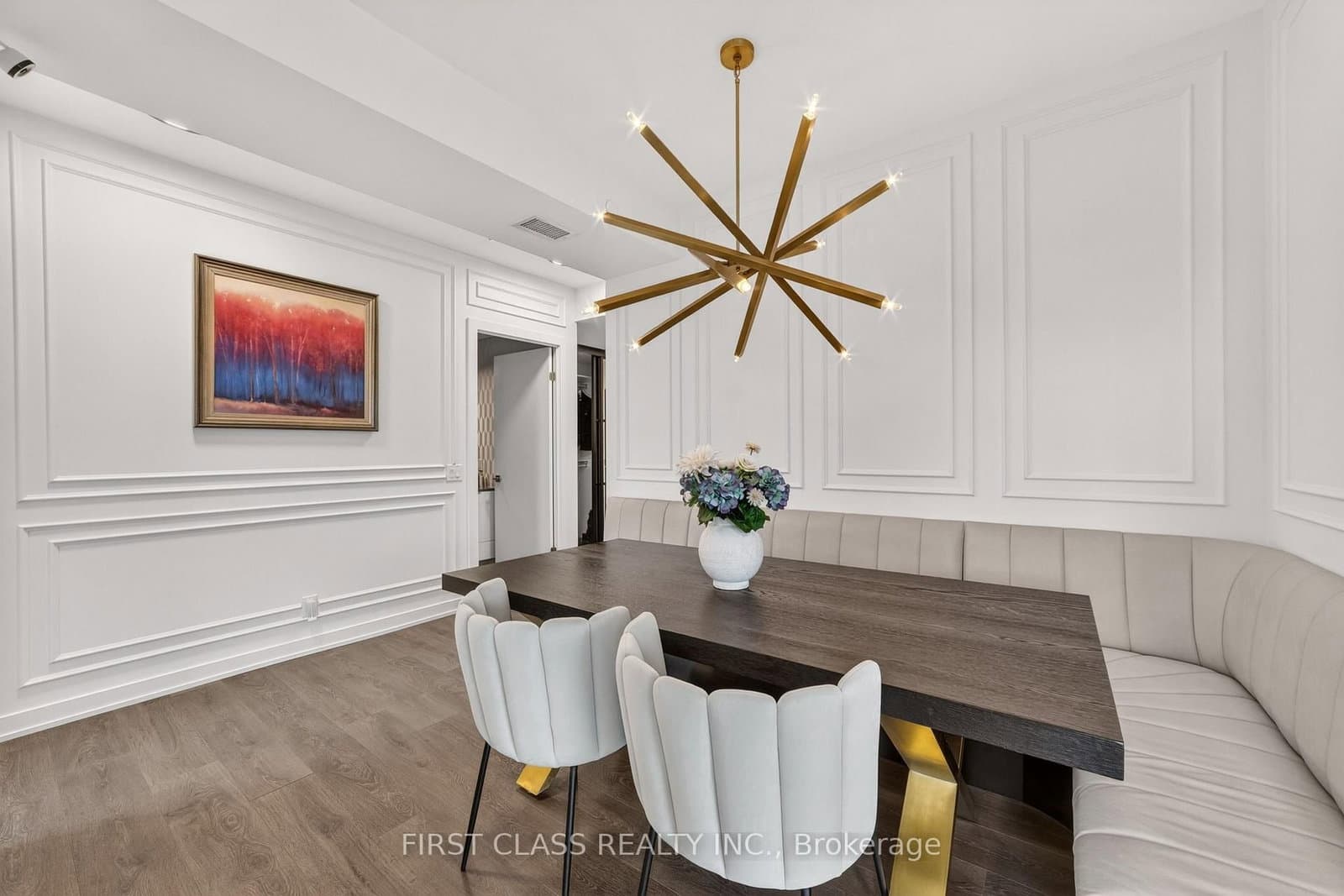 609 Avenue Road, Unit 707 thumbnail 2