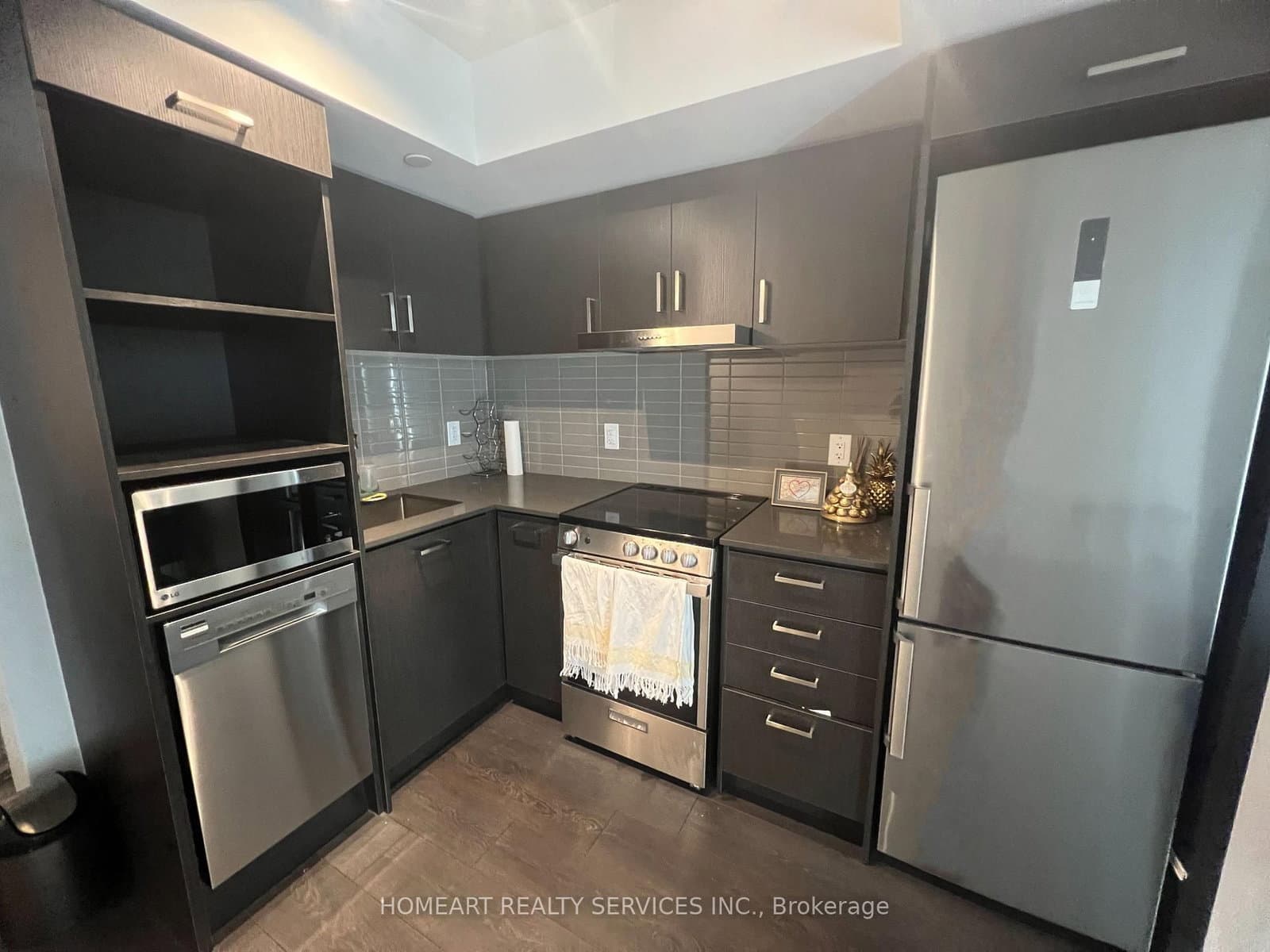 219 Dundas Street E, Unit 801 thumbnail 22