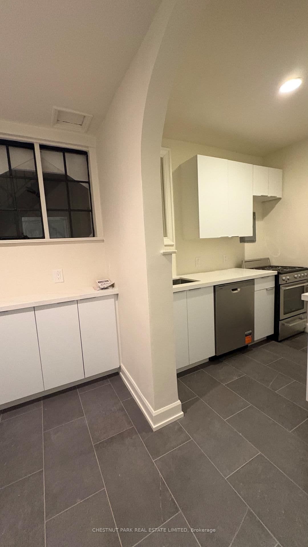 1 Clarendon Avenue, Unit 405 thumbnail 10