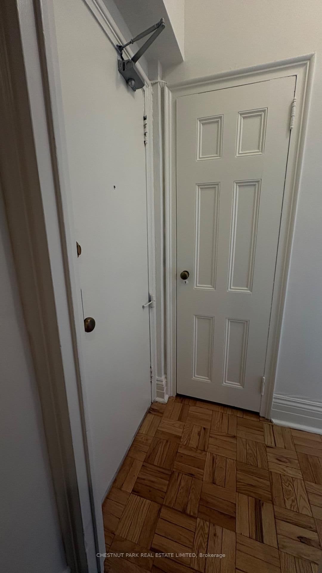 1 Clarendon Avenue, Unit 405 thumbnail 11