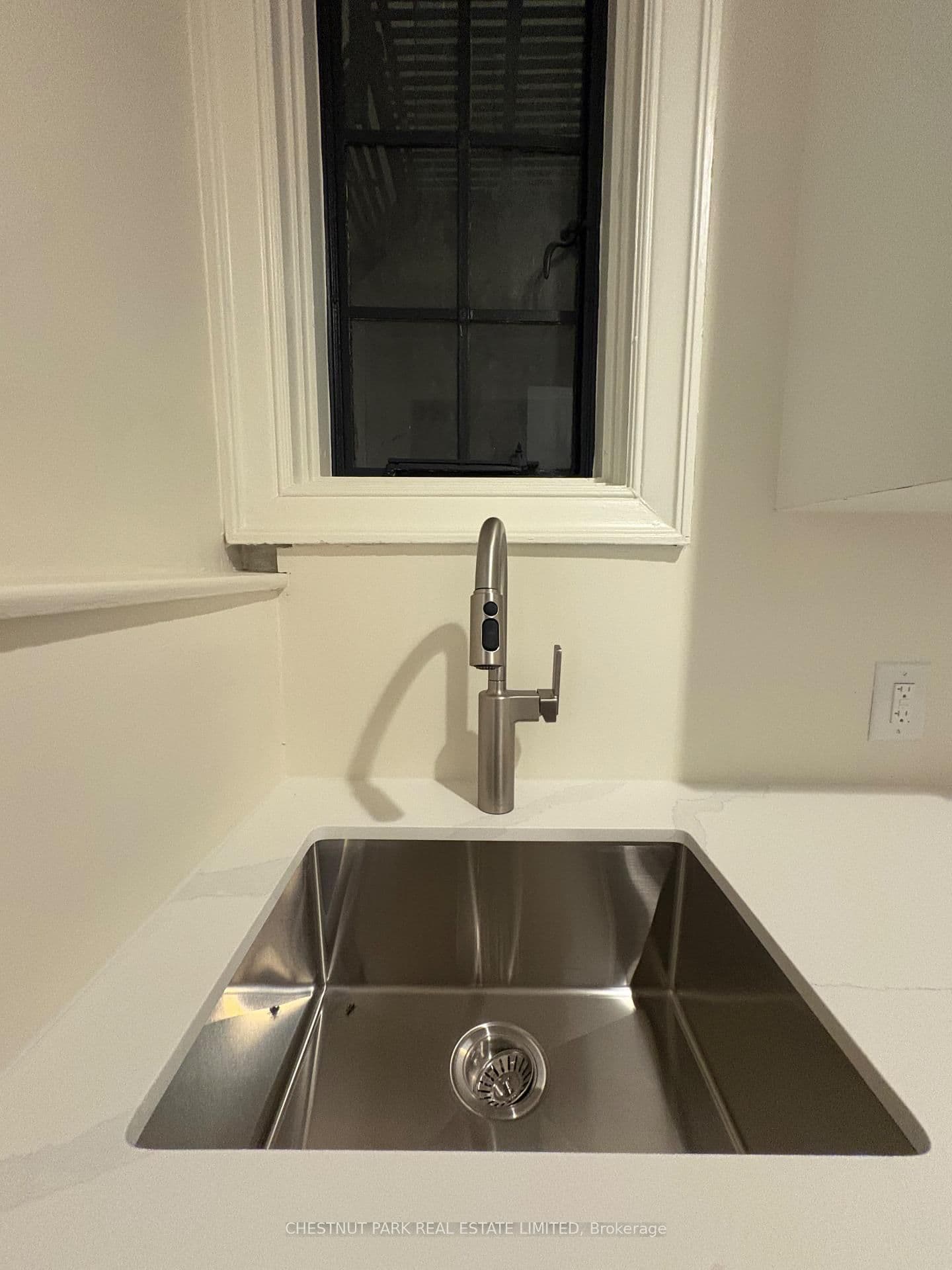 1 Clarendon Avenue, Unit 405 thumbnail 8