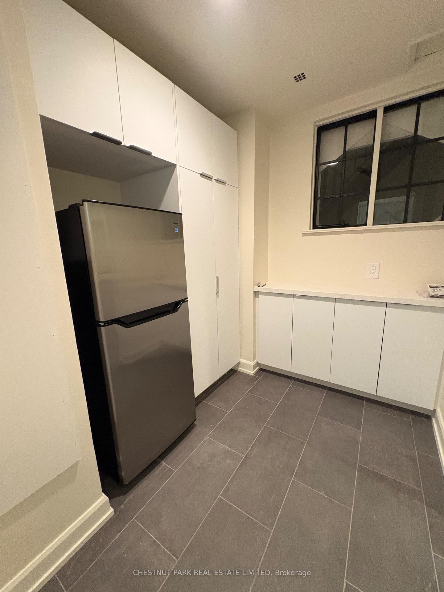 1 Clarendon Avenue, Unit 405 thumbnail 9