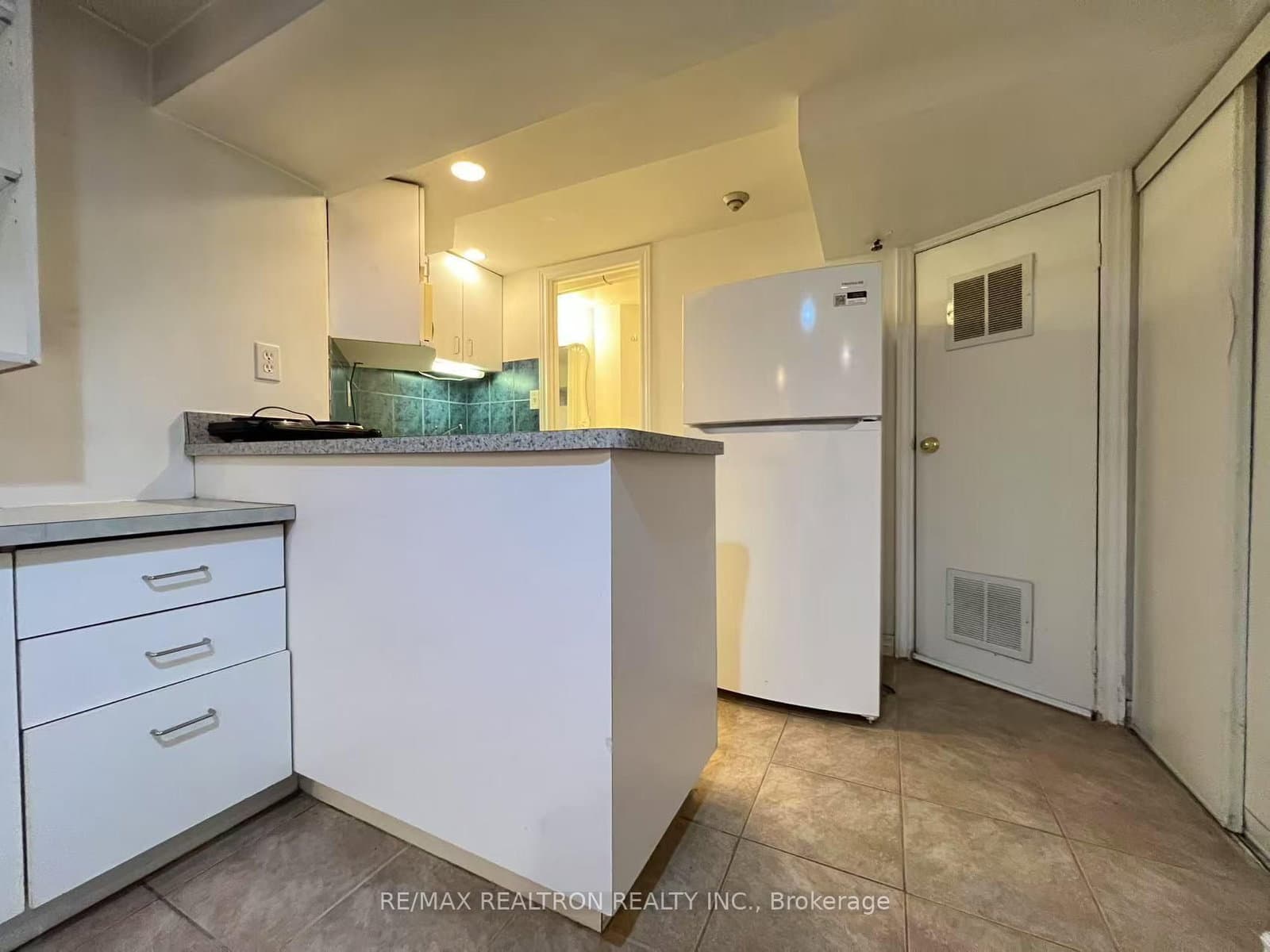 108 Admiral Road, Unit 6 thumbnail 6
